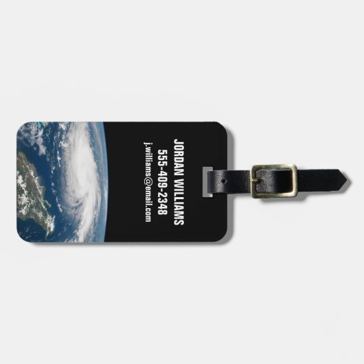 Hurrikan Dorian über dem Atlantischen Ozean. Gepäckanhänger (Vorderseite horizontal)