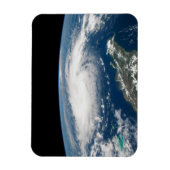 Hurrikan Dorian über dem Atlantischen Ozean. Magnet (Vertikal)