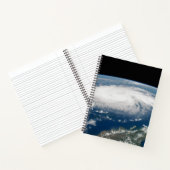 Hurrikan Dorian über dem Atlantischen Ozean. Notizblock (Innenseite)