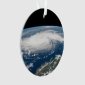 Hurrikan Dorian über dem Atlantischen Ozean. Ornament (Vorderseite)