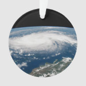 Hurrikan Dorian über dem Atlantischen Ozean. Ornament (Vorderseite)