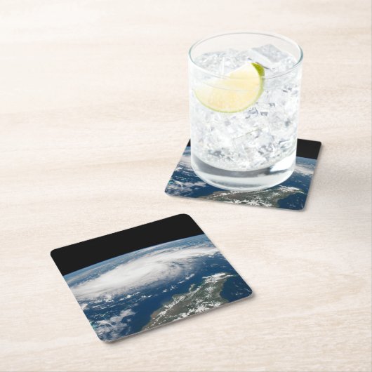 Hurrikan Dorian über dem Atlantischen Ozean. Rechteckiger Pappuntersetzer (Vor Ort)