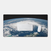 Hurrikan Dorian über dem Atlantischen Ozean. Schreibtischunterlage (Tastatur & Maus)