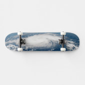 Hurrikan Dorian über dem Atlantischen Ozean. Skateboard (Horizontal)