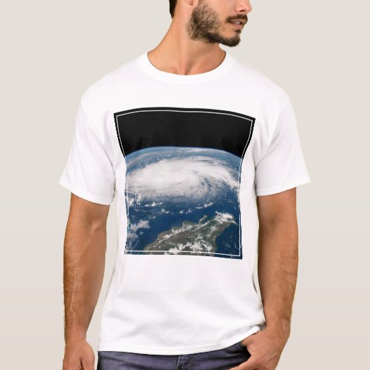 Hurrikan Dorian über dem Atlantischen Ozean. T-Shirt (Vorderseite)