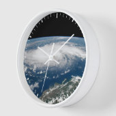 Hurrikan Dorian über dem Atlantischen Ozean. Uhr (Winkel)