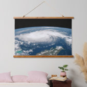 Hurrikan Dorian über dem Atlantischen Ozean. Wandteppich Mit Holzrahmen (Schlafzimmer)