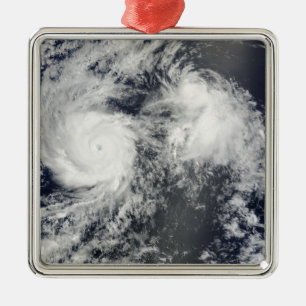Hurrikan Felicia und Sturm Enrique östlich von Haw Ornament Aus Metall