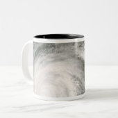 Hurrikan Gustav über Louisiana Zweifarbige Tasse (Vorderseite Links)