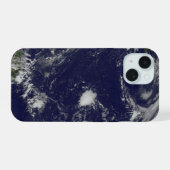 Hurrikan Irene bewegt sich durch die Bahamas. iPhone 15 Hülle (Rückseite (Horizontal))