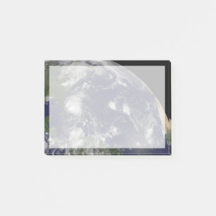 Hurrikan Irene bewegt sich durch die Bahamas. Post-it Klebezettel