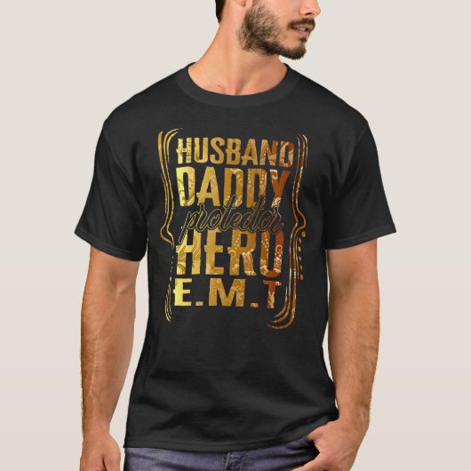 Husband Daddy Protector Hero E M Gefärbte Krawatte T-Shirt (Vorderseite)