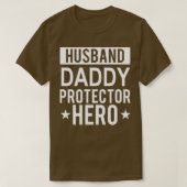 Husband Daddy Protector Hero Fathers Day Funny Gif T-Shirt (Design vorne)