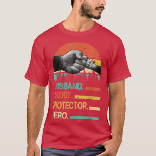 Husband Daddy Protector Hero Fathers Day Geschenk  T-Shirt