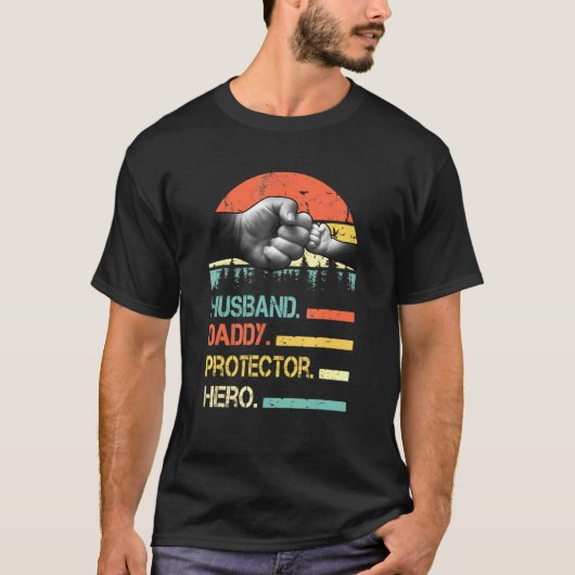 Husband Daddy Protector Hero Fathers Day Gift T-Shirt (Vorderseite)