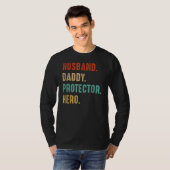 Husband Daddy Protector Hero Vater Father Da Da T-Shirt (Vorne ganz)