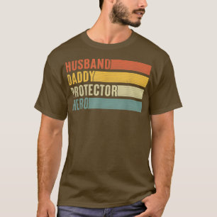 Husband Daddy Protector Hero Vatertag Vintag  T-Shirt