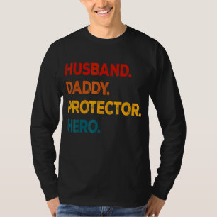 Husband Daddy Protector Hero Vatertag Vintag T-Shirt