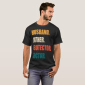 Husband Father Protector Doctor T-Shirt (Vorne ganz)