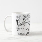 Husband gewinnt Ehefrau zurück und spielt Karten Kaffeetasse (Links)