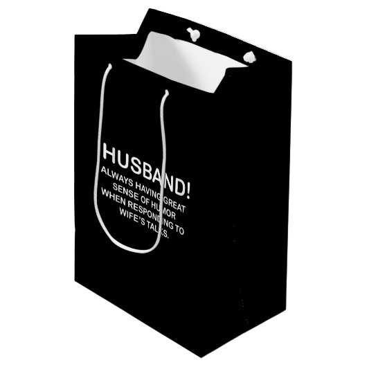 Husband Hubby Quote Funny Husband Mittlere Geschenktüte (Vorderseite Schrägansicht)