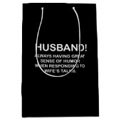 Husband Hubby Quote Funny Husband Mittlere Geschenktüte (Vorderseite)
