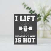 Husband Workout Lifting Ehefrau ist heiß Postkarte (Stehend Vorderseite)