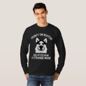 Husky on Watch Funny Meme T-Shirt (Vorne ganz)