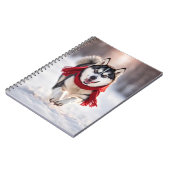 Husky trägt einen roten Winterskarf Notizblock (Linke Seite)