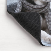 Husky und Schneemann im Winterwald Mousepad (Ecke)