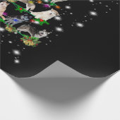 Husky Weihnachtsbaum, gedeckt von Blitzlicht Geschenkpapier (Ecke)