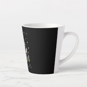 Husky Weihnachtsbaum mit leuchtendem Licht bedeckt Milchtasse