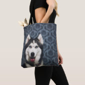 Husky Welpe Pop mit dunklem Background Tasche (Von Nahem)