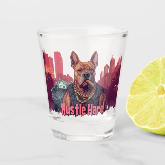 Hustle Hard - Pitbulle Hund mit Geld und Zigar Schnapsglas (Vorderseite)