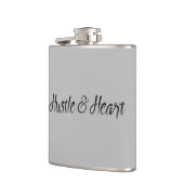 Hustle und Herztypografie Flachmann (Links)