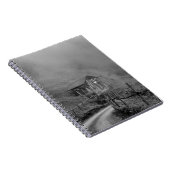 Hütte in Natur/Nebel auf dem Berg Notizblock (Rechte Seite)