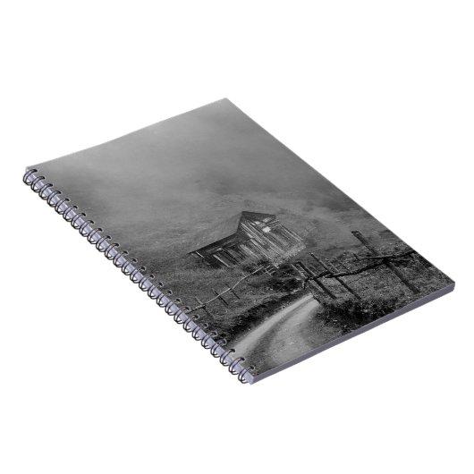 Hütte in Natur/Nebel auf dem Berg Notizblock (Rechte Seite)