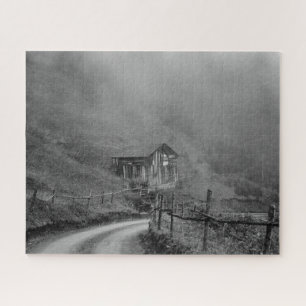 Hütte in Natur/Nebel auf dem Berg Puzzle