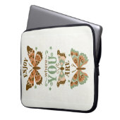 Hütte-Kern-Schmetterlinge genießen, wo Sie sind Laptopschutzhülle (Vorderseite Links)