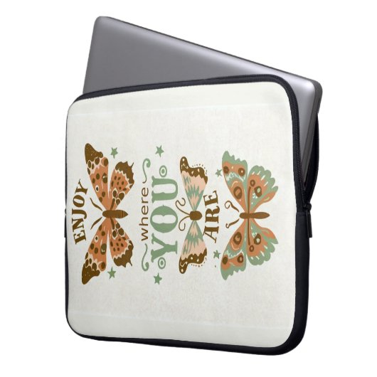 Hütte-Kern-Schmetterlinge genießen, wo Sie sind Laptopschutzhülle (Vorderseite Links)