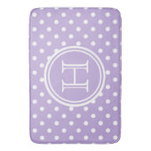 Hütte Lavendel und White Polka Dot Monogramm Badematte (Vorderseite Vertikal)
