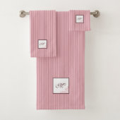 Hütte Pink Strip Rose Spitzen-Script Monogramm Badhandtuch Set (Insitu)