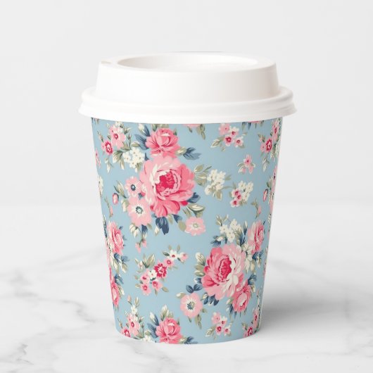 Hütte Rosa Rosen auf blauem Hintergrund Pappbecher (Rückseite)