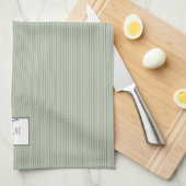 Hütte Sage Strip Lila Blumenskriptmonogramm Geschirrtuch (Viertel Falte)