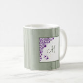 Hütte Sage Strip Lila Blumenskriptmonogramm Kaffeetasse (VorderseiteRechts)