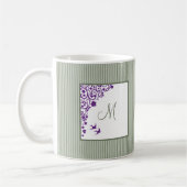 Hütte Sage Strip Lila Blumenskriptmonogramm Kaffeetasse (Links)