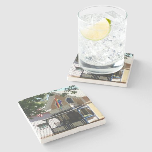 Hütte und Stolz Gingerbread - Martha's Vineyard Steinuntersetzer (Seitenansicht)