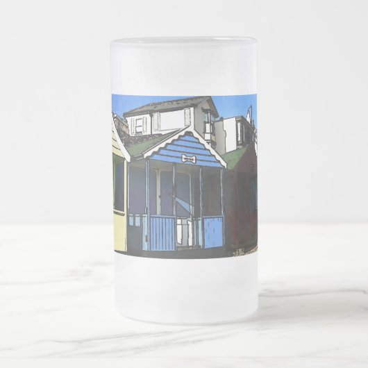 Hütten und blauer Himmel englisches Foto am Meer Mattglas Bierglas (Mittel)
