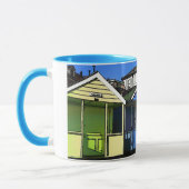 Hütten und blauer Himmel englisches Foto am Meer Tasse (Links)