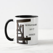 Hüttenarbeiter tun es höhere Tasse (Links)